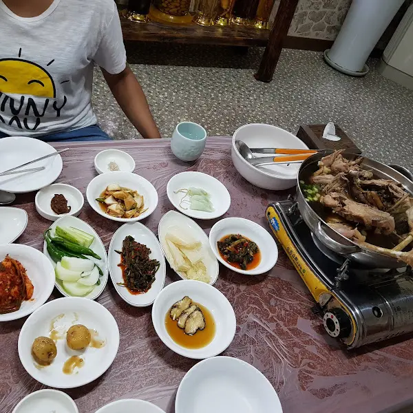 해신탕과 밑반찬 전체샷