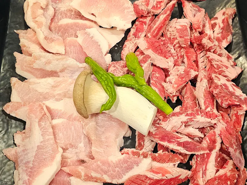 신선한 삼겹살과 항정살