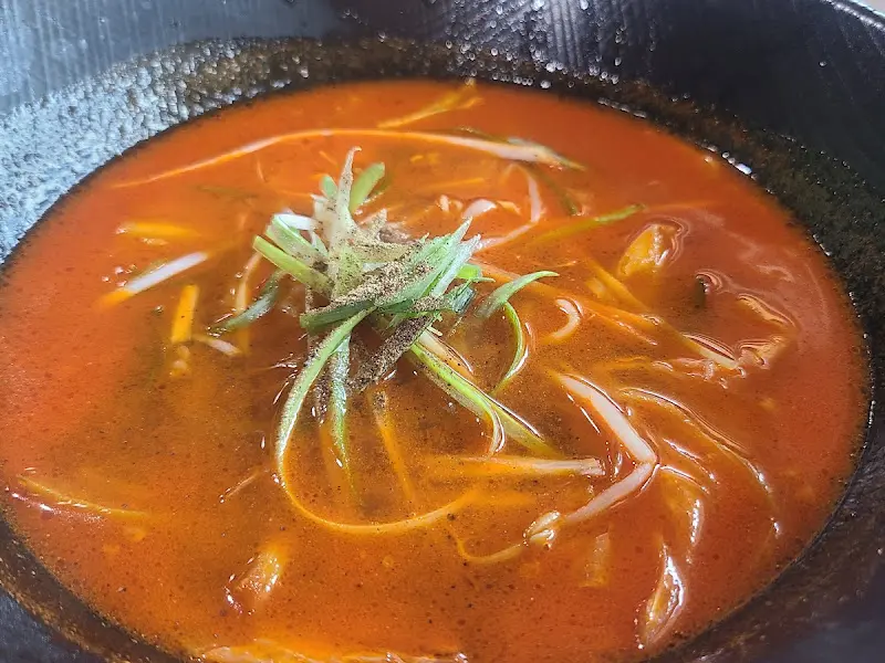 육짬뽕의 강렬한 비주얼