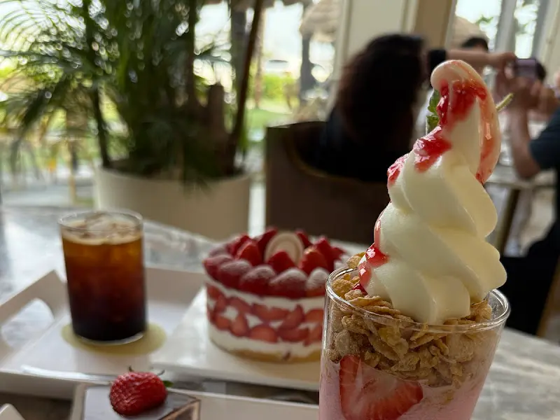 딸기 케이크와 파르페