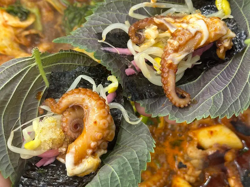 깻잎에 싸먹는 쭈꾸미 쌈