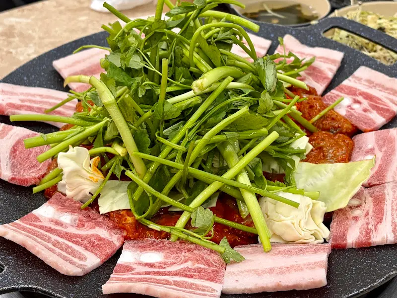 쭈꾸미와 삼겹살, 미나리의 조화