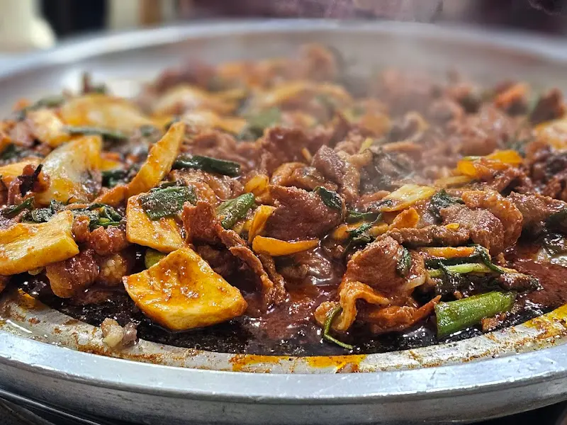 맛있게 익은 오리 불고기