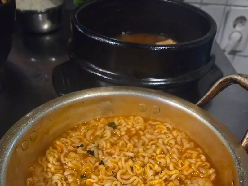 보글보글 끓는 찌개