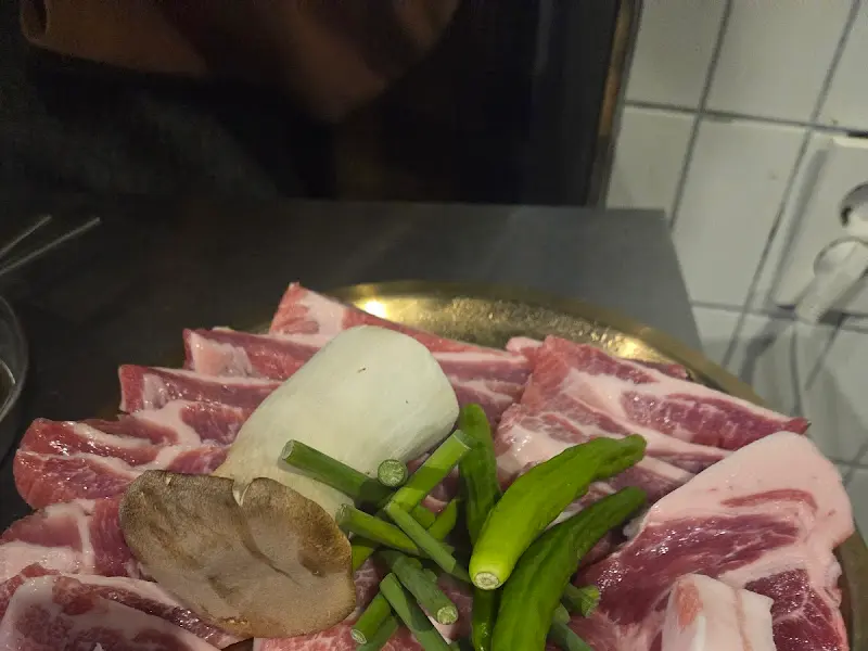 두툼한 삼겹살과 목살