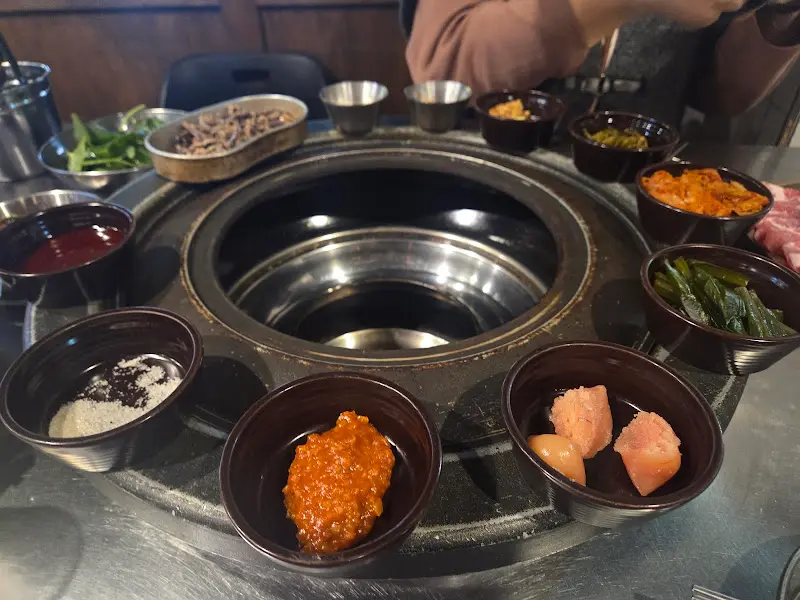 고기를 찍어먹는 다양한 소스