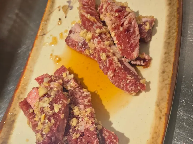 마늘 양념이 듬뿍 발린 정갈비