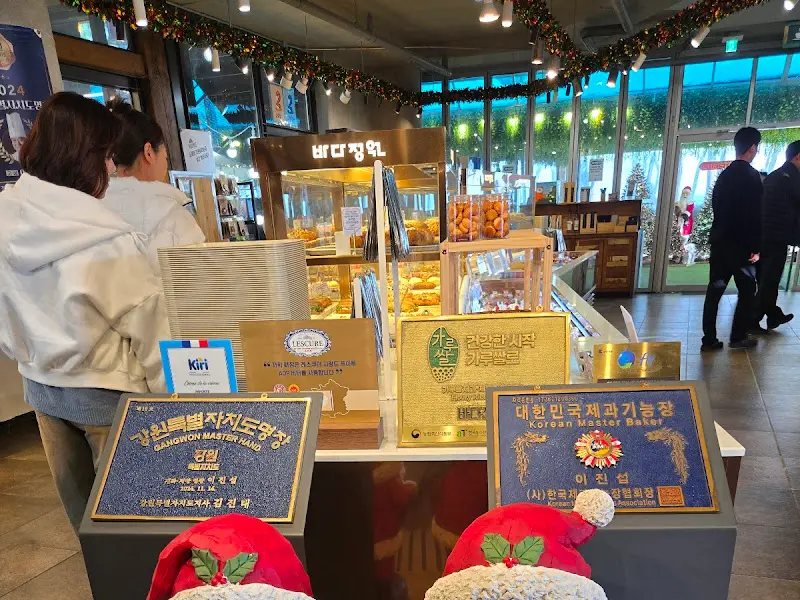 바다정원 카페 내부