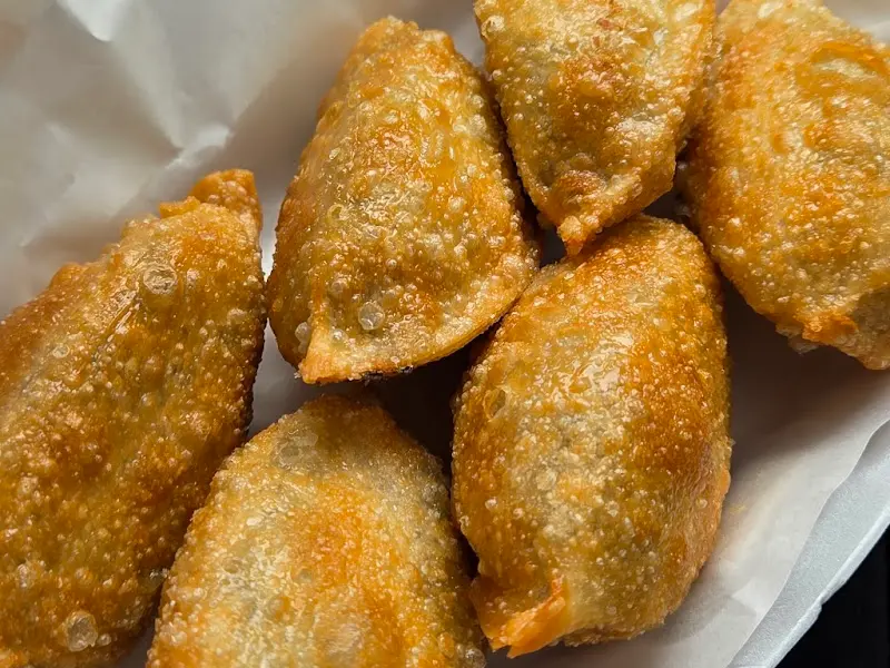 노릇하게 튀겨진 꾼만두