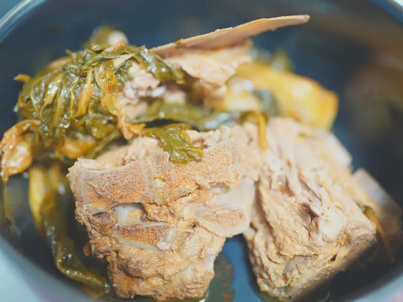 살이 가득 붙은 뼈다귀