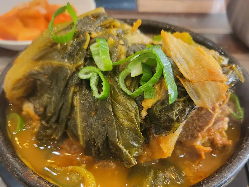 시래기가 듬뿍 들어간 뼈해장국