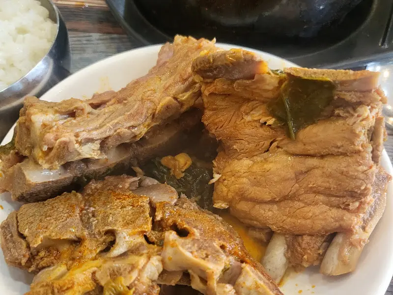 살점 가득한 뼈다귀