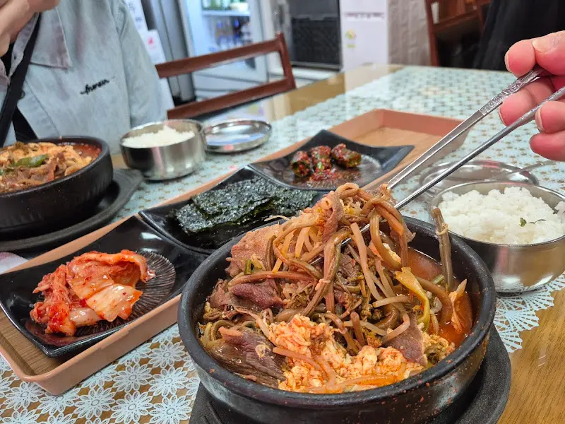 파로호 육개장 테이블 세팅