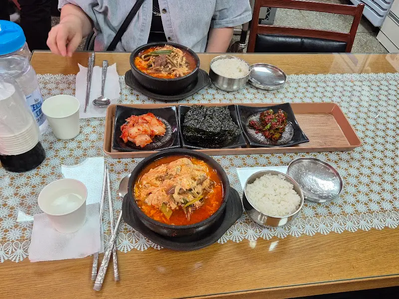 파로호 육개장 전체 상차림