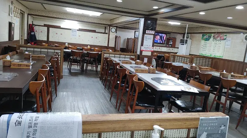 식당 내부 전경