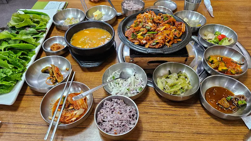 쌈 채소와 우렁쌈장