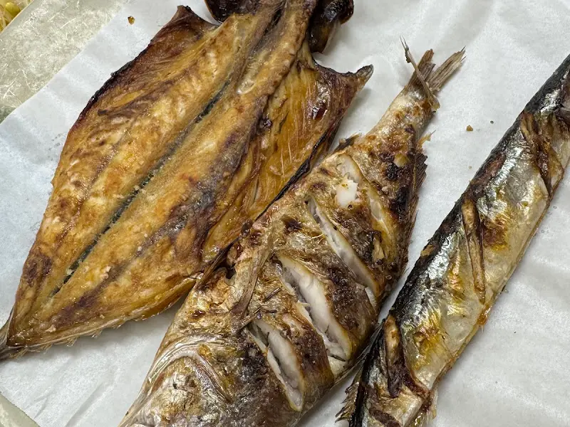 노릇노릇 구워진 생선구이