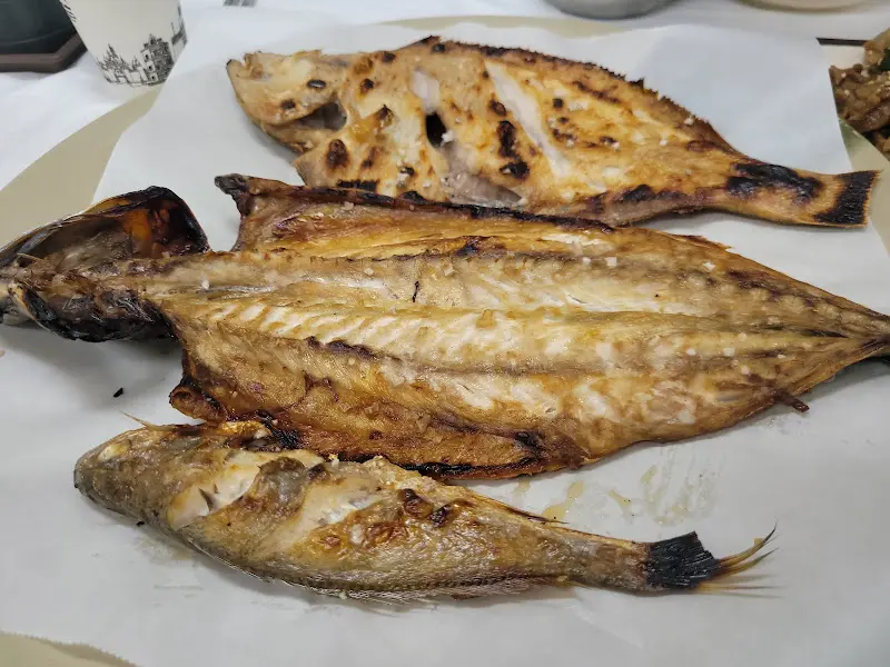 윤기가 흐르는 생선구이