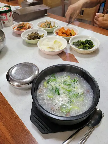 뚝배기에 담긴 황태해장국