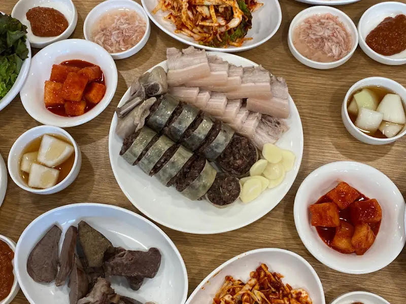 모듬 한 상 차림