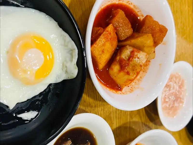 계란 프라이와 깍두기