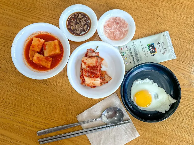 콩나물국밥 한 상 차림