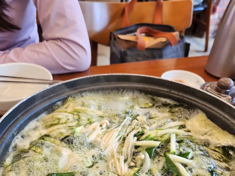 보글보글 끓는 매생이 칼국수