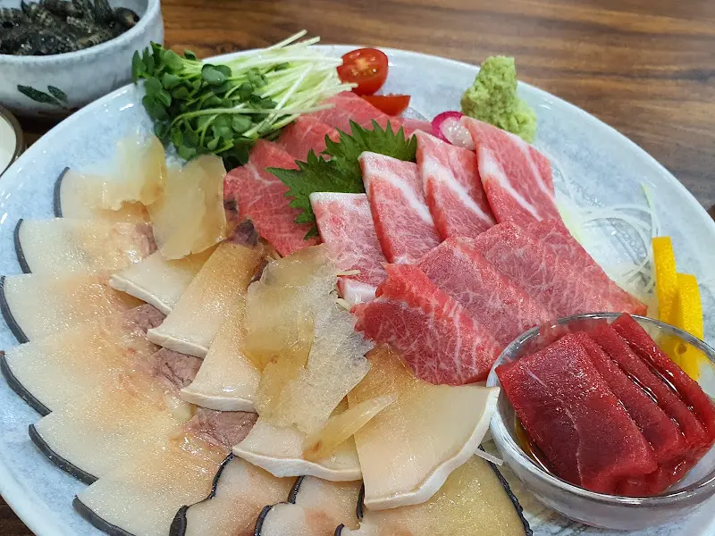 혼마구로와 밍크고래 한 상 차림