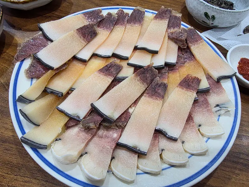 가지런히 놓인 밍크고래