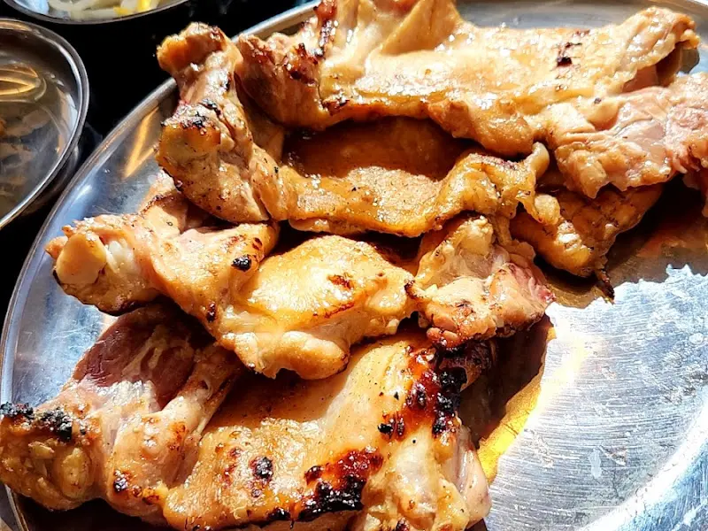 초벌되어 나온 숯불닭갈비