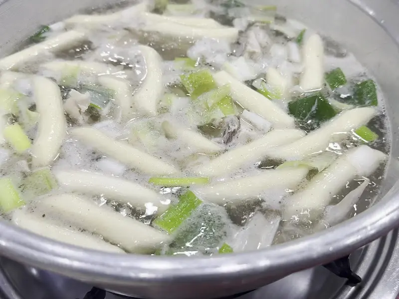 닭한마리에 떡사리 추가