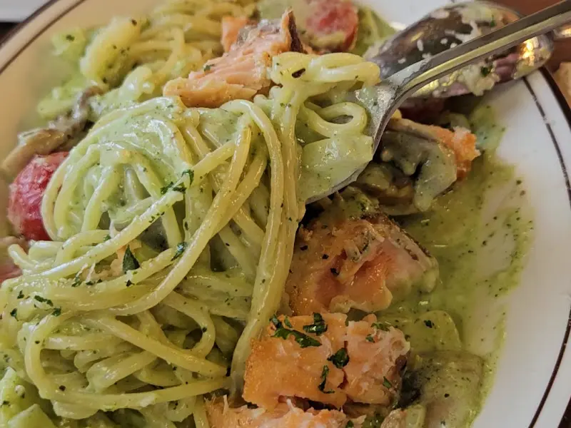 바질 연어 크림 파스타