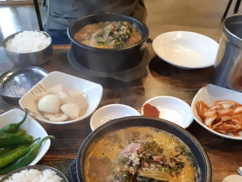 뼈해장국 한 상 차림