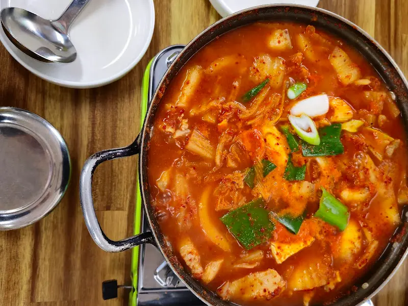 보글보글 끓는 김치찌개