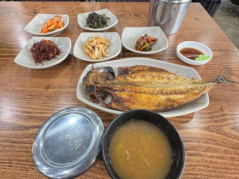 밑반찬과 고등어구이