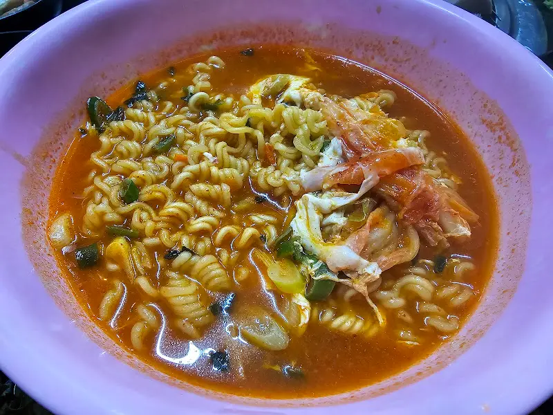 깔끔하게 정돈된 테이블