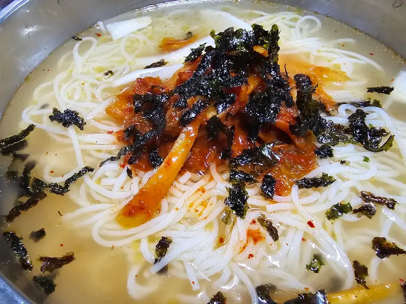 더위를 싹 잊게 해주는 동치미국수