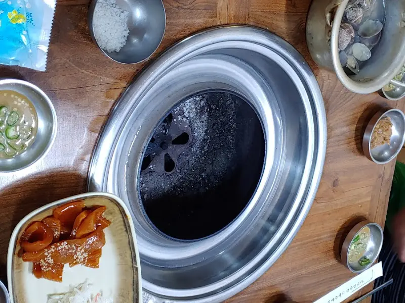 숯불 구이 테이블 세팅