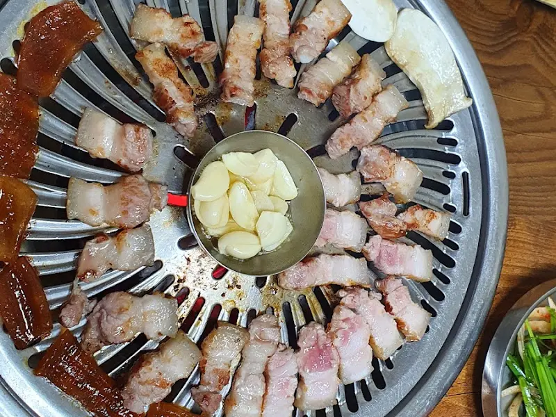 맛있는 고기 한 상 차림