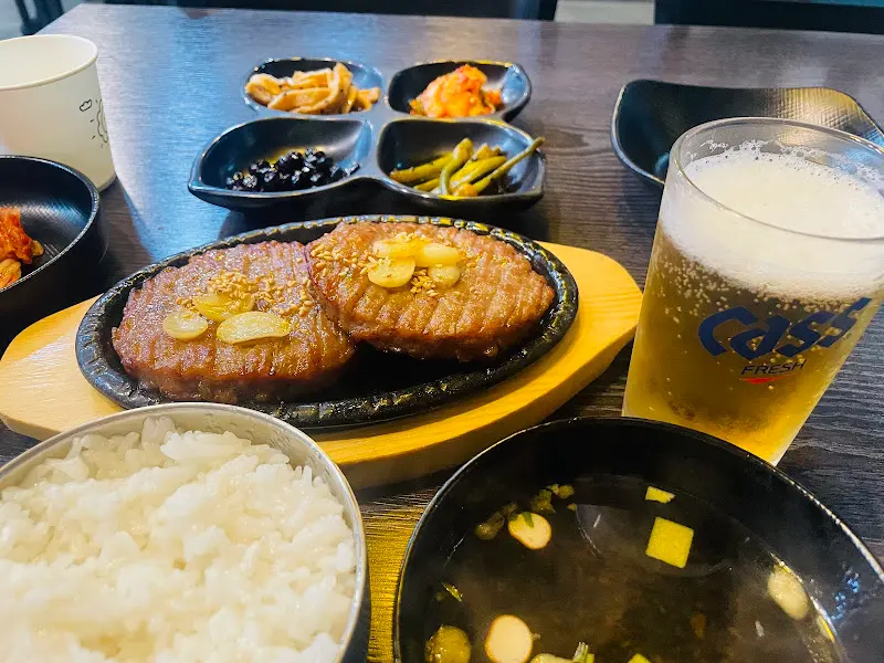 마늘 떡갈비 한 상 차림