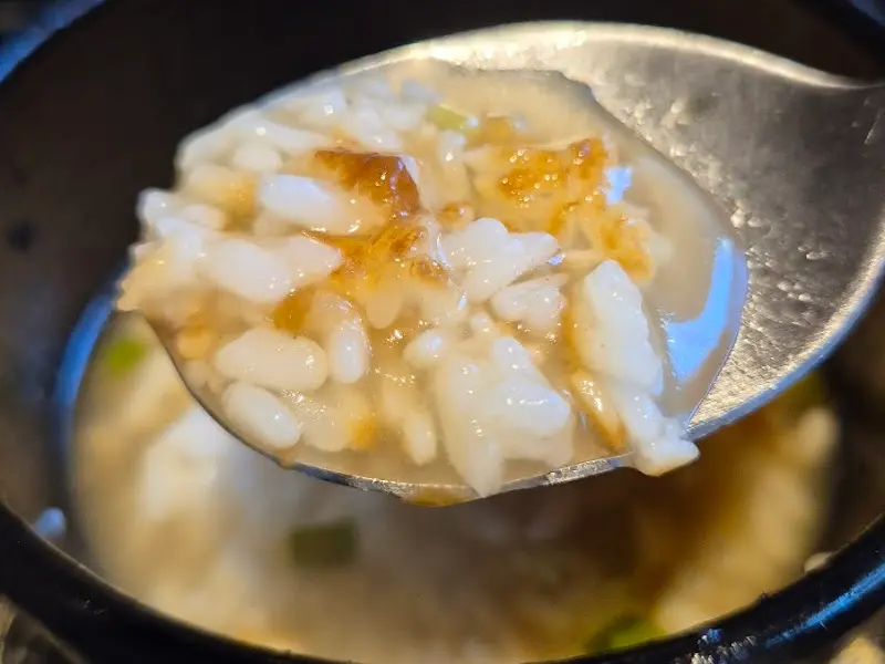 연어 솥밥 누룽지의 고소함