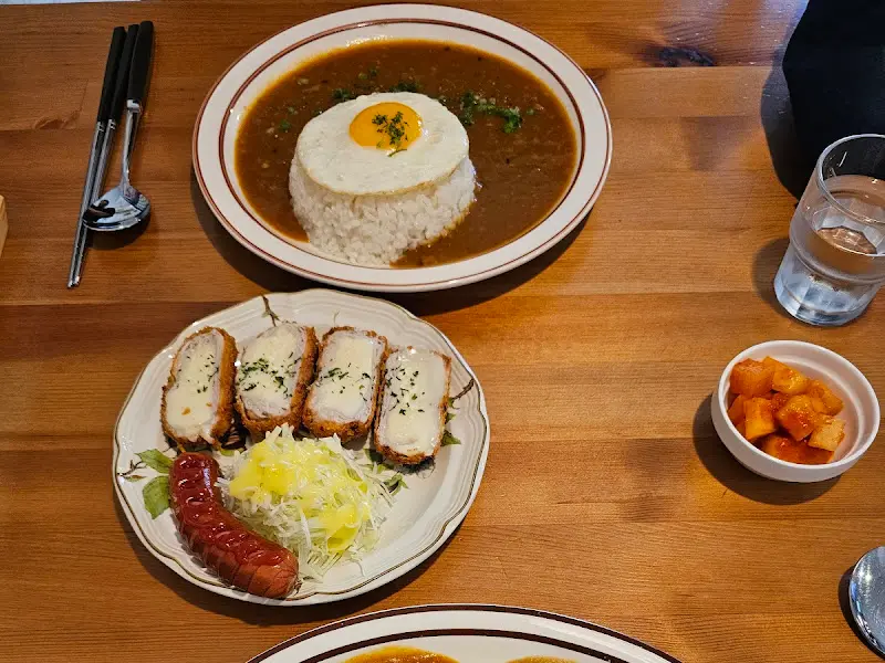 카레와 치즈돈까스