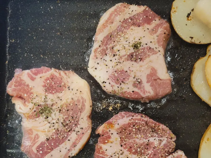 육즙 가득한 꽃목심의 클로즈업