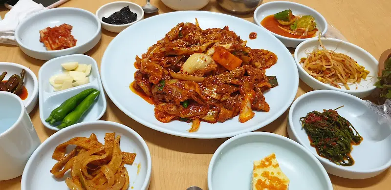 푸짐한 돼지두루치기