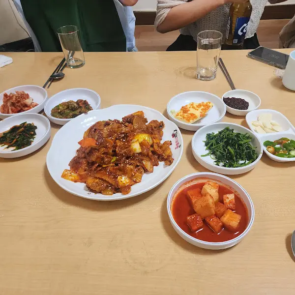 맛깔스러운 밑반찬들