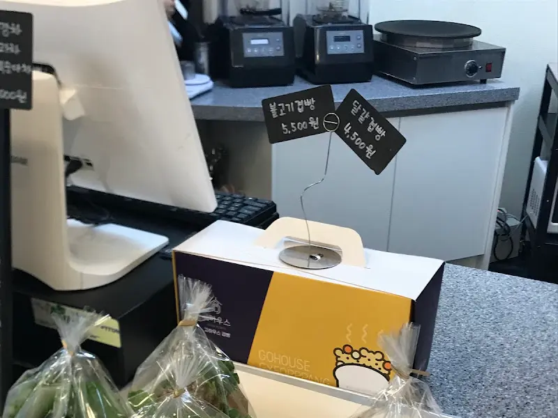 카페 외부 장식