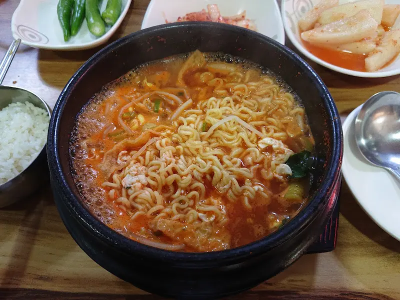 뚝배기 콩나물 라면