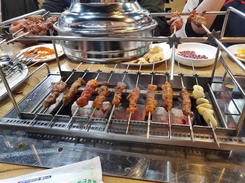 양꼬치 굽는 모습