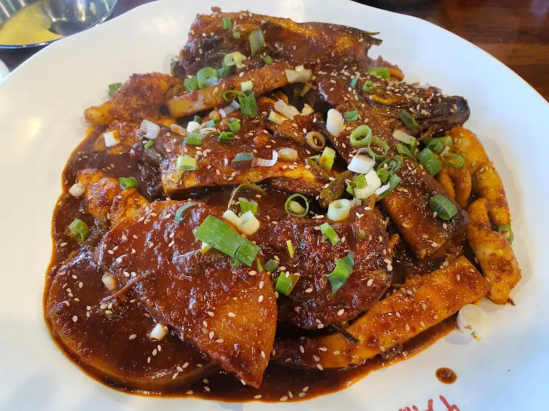 윤기가 흐르는 코다리찜.