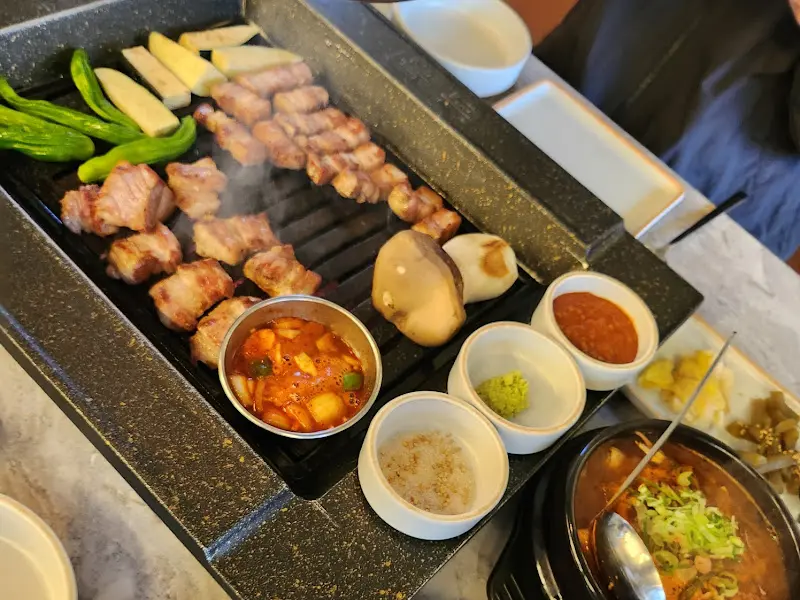 고기와 함께 구워먹는 꽈리고추와 버섯